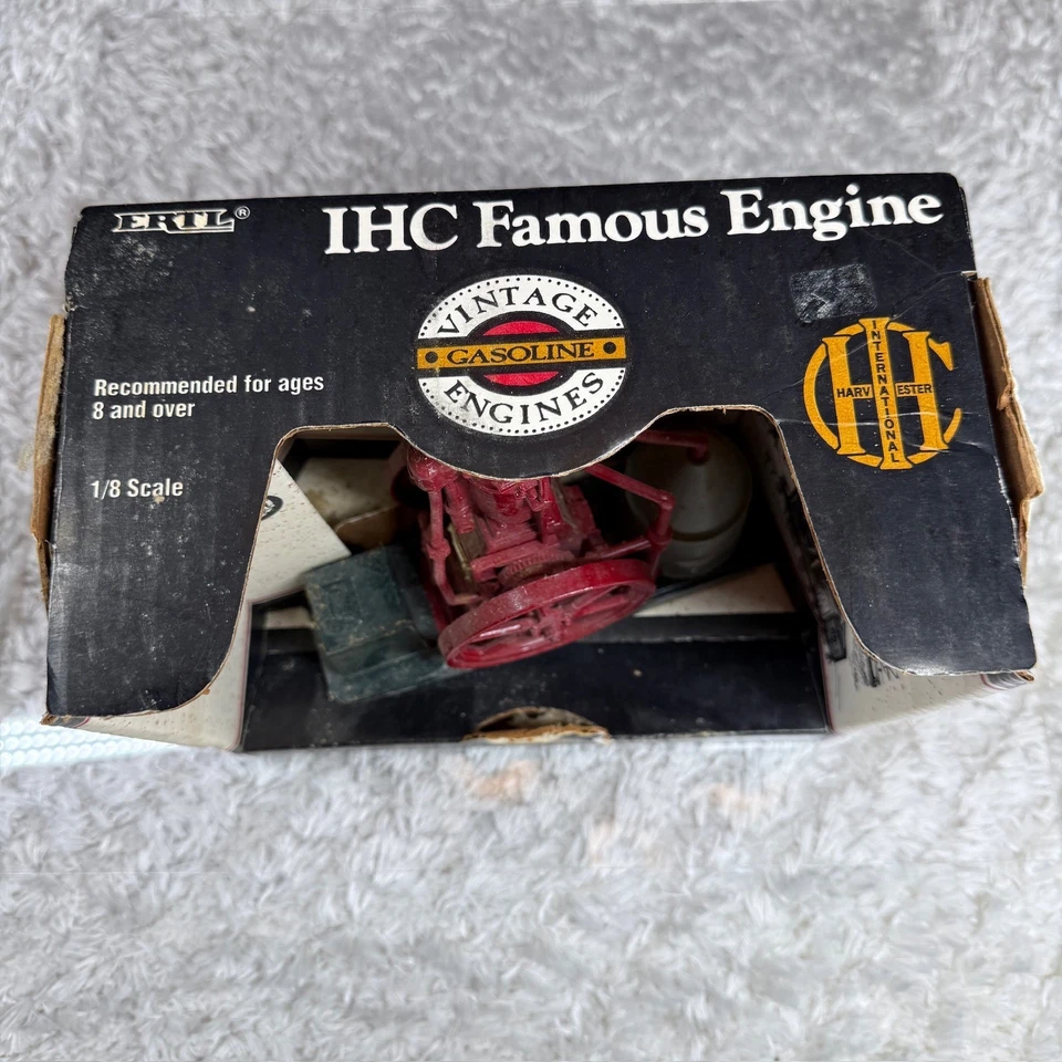 Ertl IHC Famous Engine 1/8 Scale Die Cast Metal Vintage Gasoline Replica 615 - Image 3 of 4
