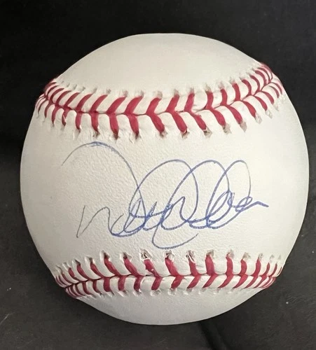 Derek Jeter Signed Baseball Steiner & MLB Sticker Authenticated.  NY Yankees HOF