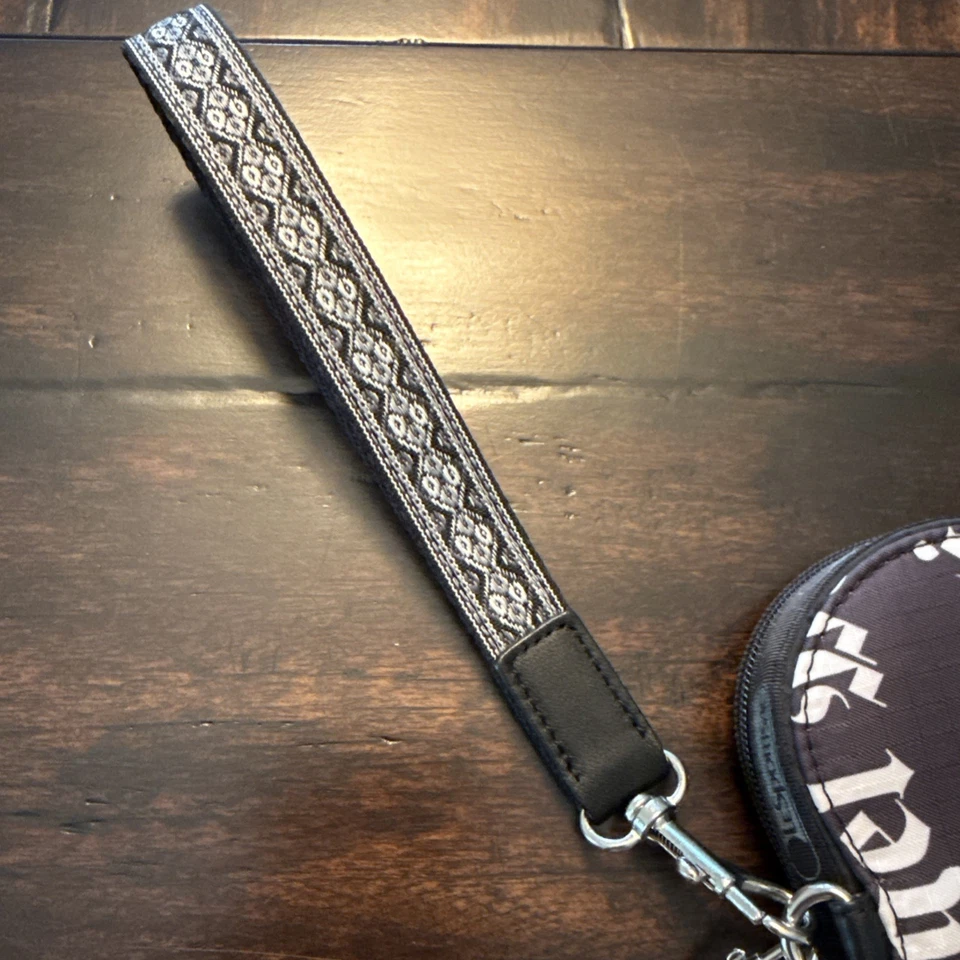 Cartera Muñequera Corazón Cordero Edición Limitada Gwen Stefani Blanco y Negro Lesportsac Foto 4 de 4