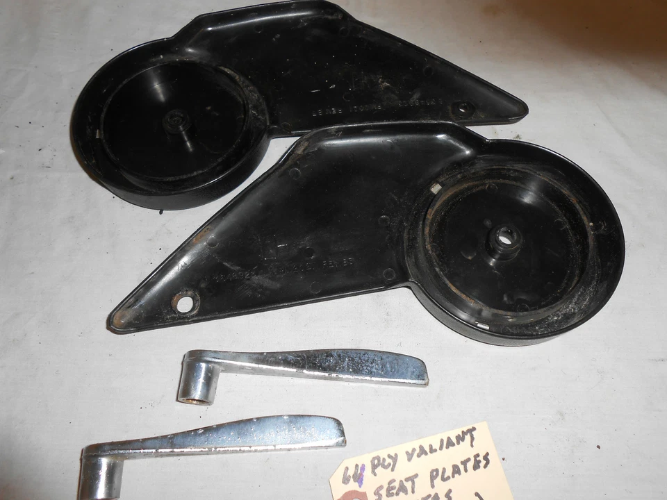 1964 PLYMOUTH VALIANT 前座侧盖板和水平,* 原装零件 — 第 2/2 张图片