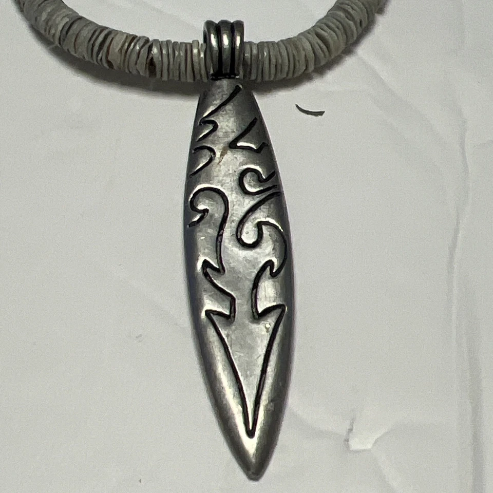 Tabla de Surf Cuchillo Daga Maorí Peltre Tribal Colgante 18"" Gris Puka Collar Cierre Foto 2 de 4