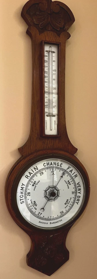 Antiguo barómetro y termómetro de pared aneroide de madera tallada a mano ornamentado, 31" Hx10" W Foto 2 de 4