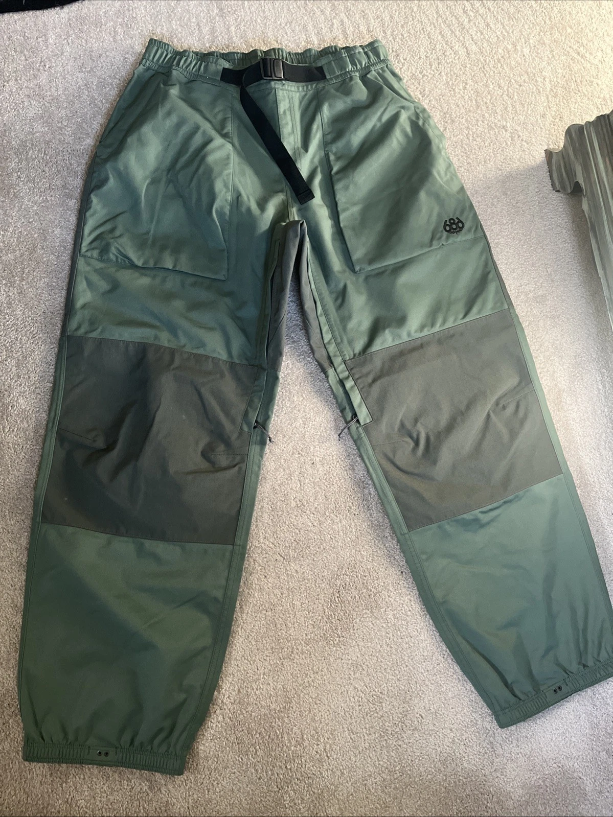 686 Men’s Snowboard/ski Pants - Medium - Send Offers!