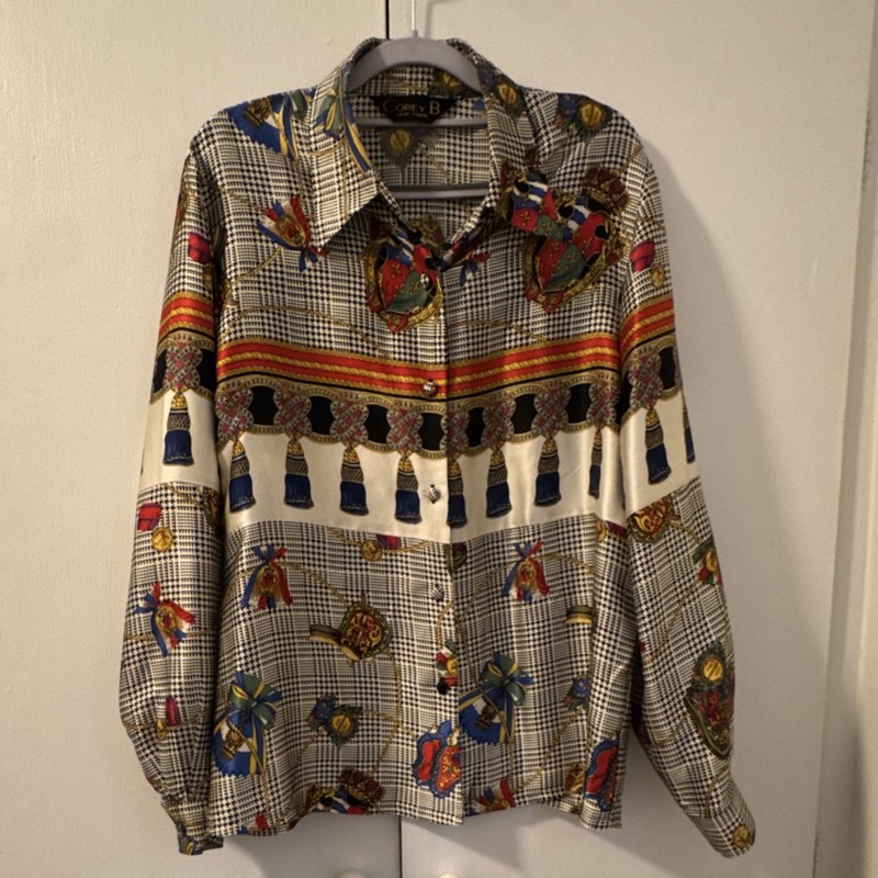Women’s Vintage 100% silk button down 