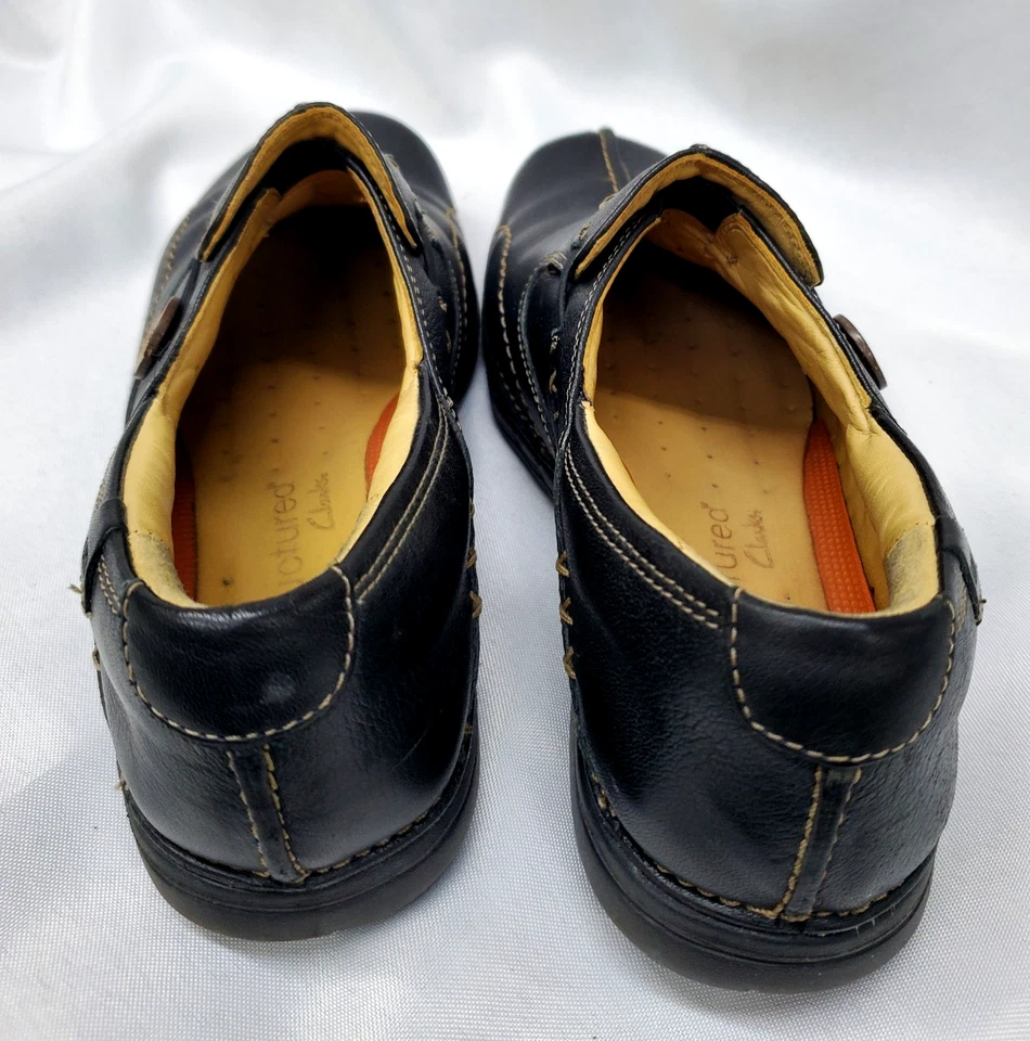 Zapatos cómodos y lindos de cuero Clark estructurado con detalles de botón para mujer 7,5 Foto 3 de 4