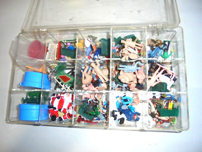 O GAUGE TRAIN FIGURES BIG CASE OF THEM FOR LIONEL AND TRAIN PLATFORMS