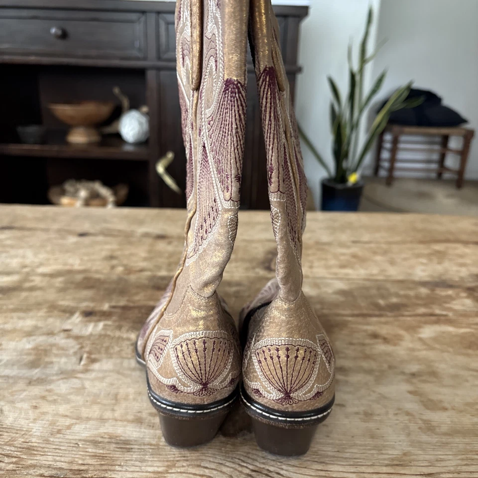 Bota de Cuero Metálico Donald Pliner Western Couture De Colección (Nueva $750) Foto 4 de 4