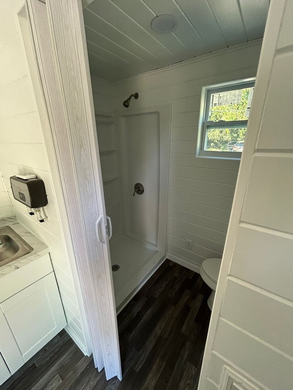 20FT CUSTOM SHIPPING CONTAINER HOME/MOBILE OFFICE - thumbnail 9