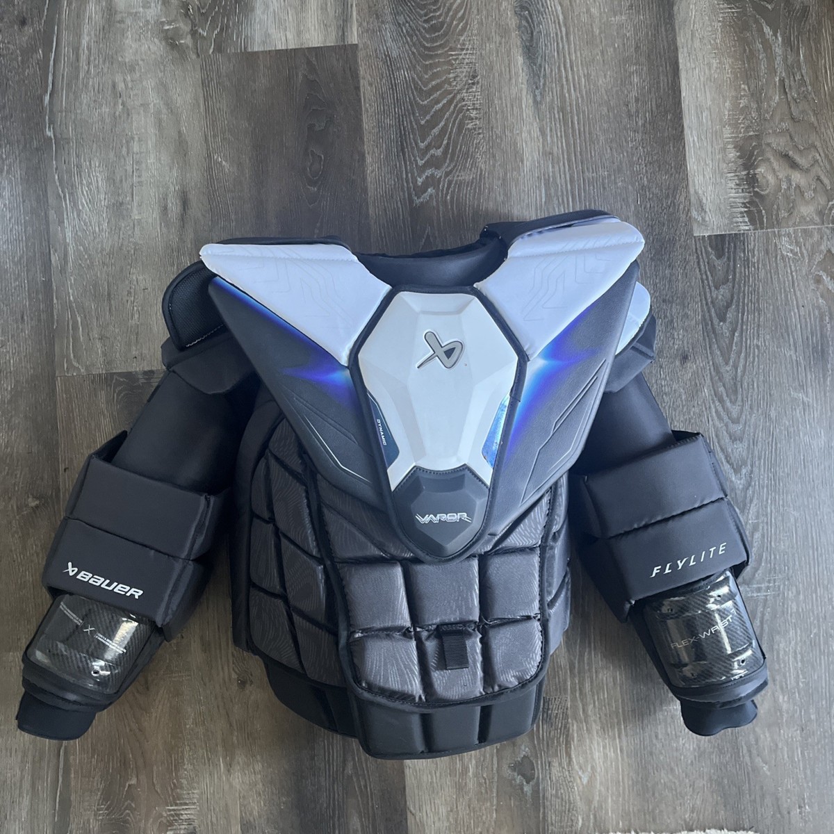 NIKE“VAPOR CARBON“ブラック Lサイズ Bauer Vapor FLYlite Goalie Chest protector Sr. Sz. L ****BRAND NEW