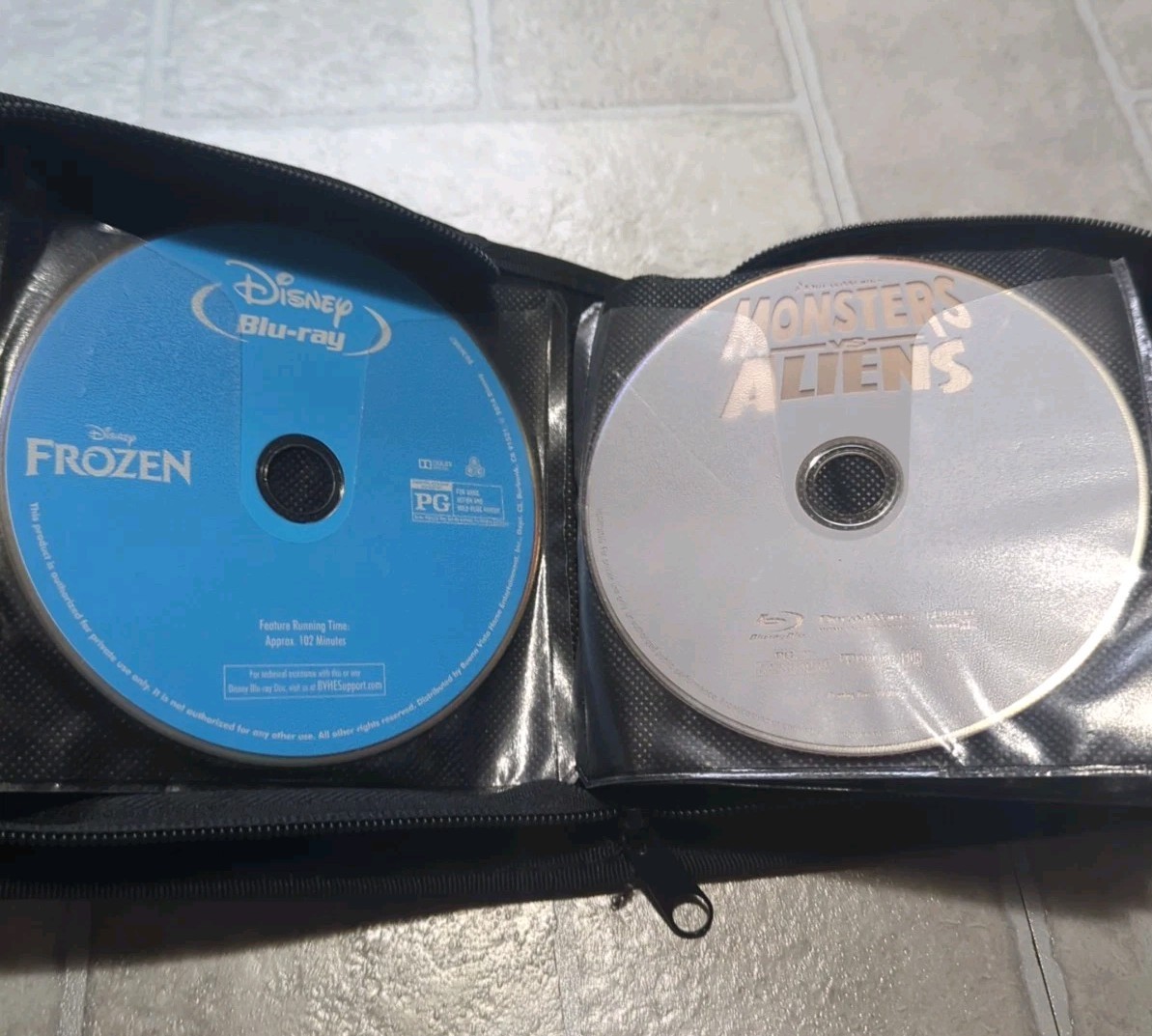 Children And Family Movie Blu-Ray Lot Of 23 In Nylon Storage Case