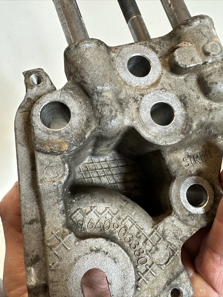 Soporte de montaje motor Citroen C-Crosser 9660903380 genuino 2.2Hdi 2009 - Imagen 2 de 4