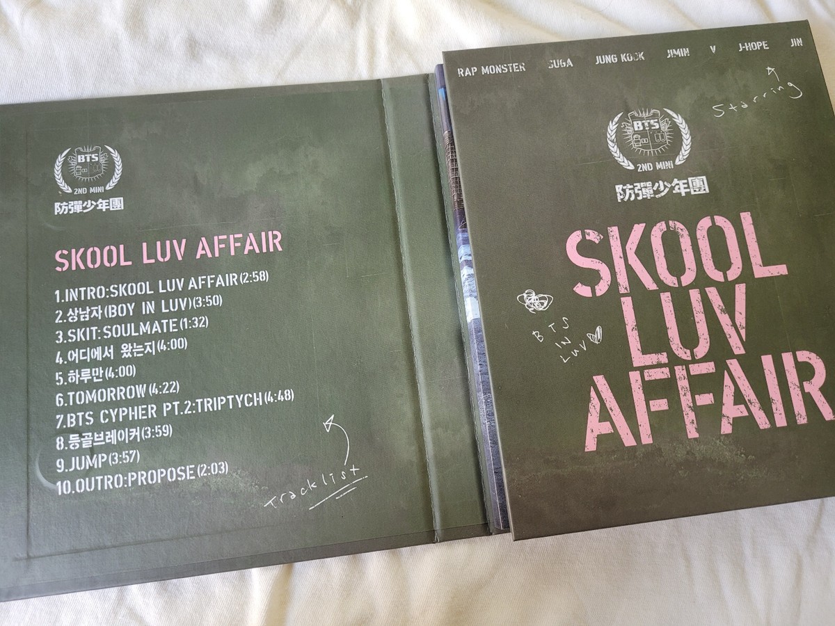 BTS | Skool Luv Affair (Incl. 115-page photobook) - Regular