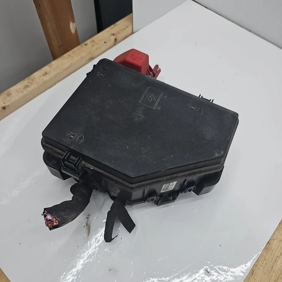 2012-2012 Chevrolet Traverse Fusebox Fuse Box Relay Module 20972850 NLHH4 - Image 4 of 4