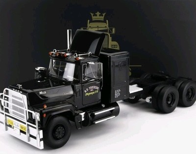 CONVOY 1/18Road Kings  MACK TRUCK BRAND NEW IN UNOPENED BOX 
