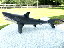 TOY GREAT WHITE SHARK/sharks/NEW with tags/ 10 inches long