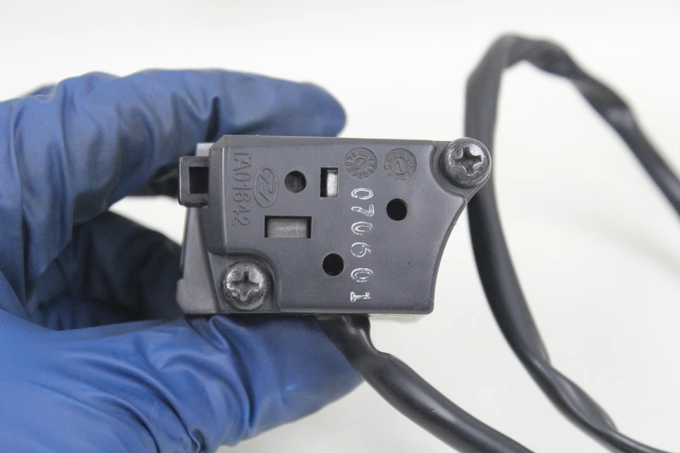 Interruptor de control de arranque derecho Ducati Hypermotard 1100S 1100 OEM 65010071 2 Foto 4 de 4