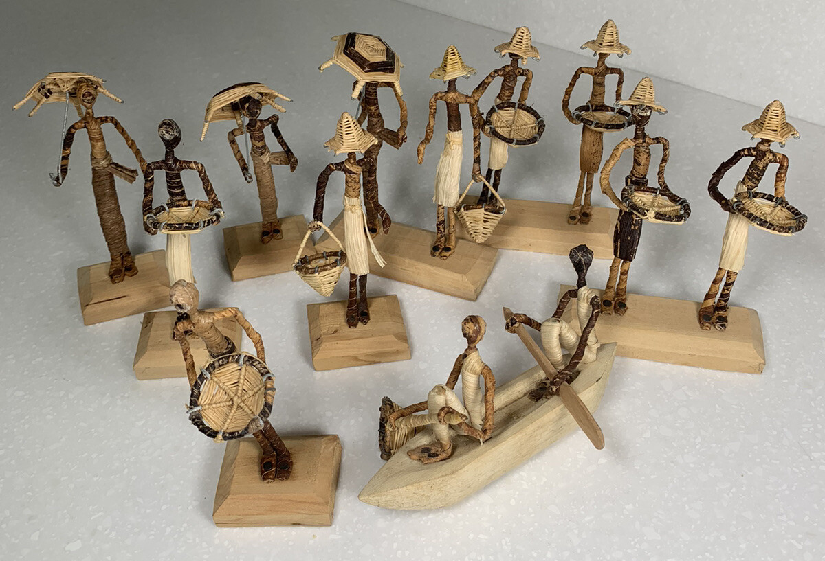 Handmade African Kenya Banana Fiber Palm Leaf Cultural Figurines