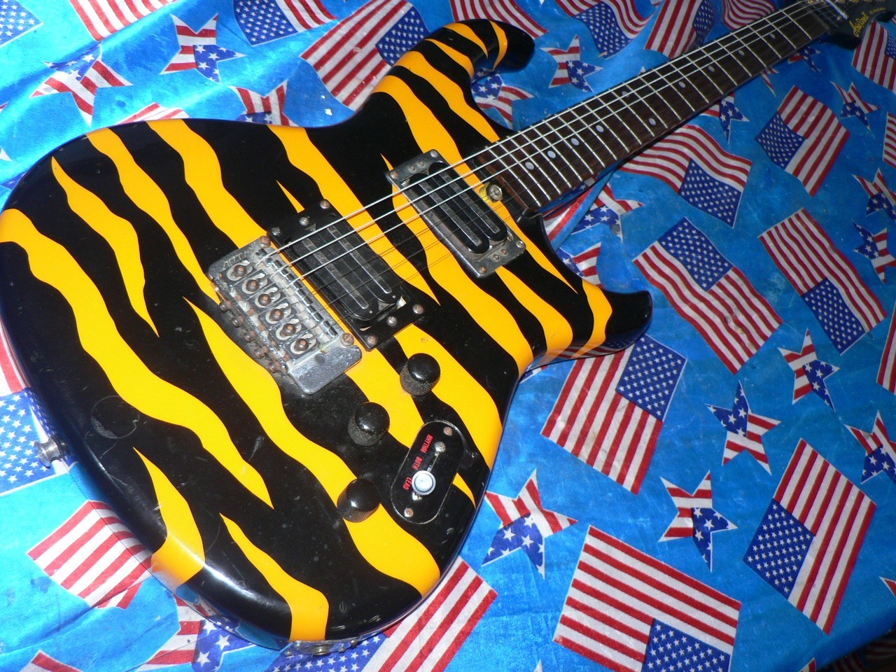 RARE ARIA INAZUMA 5 YELLOW AND BLACK SUPERSTRAT 1987 COLLECTABLE MADE IN JAPAN!