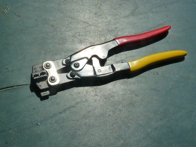 T - Panduit CT-550 Controlled Cycle Pandu Criimping Tool - Returned Item