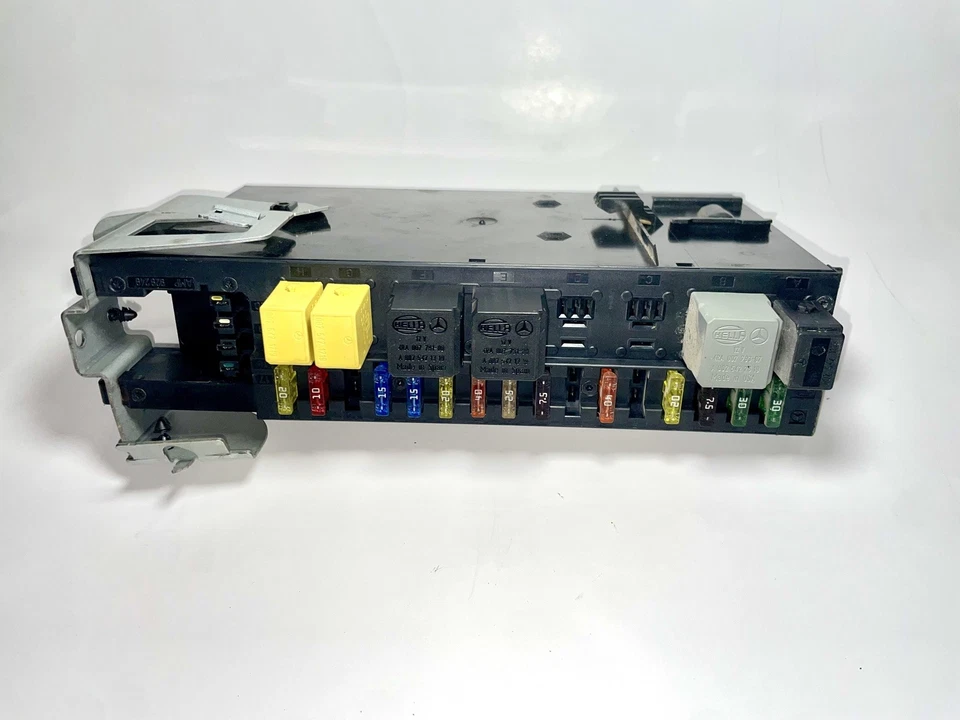OEM 03-11 Mercedes-Benz W211 E350 CLS550 SAM Rear Trunk Body Control Fuse Box - Image 2 of 4