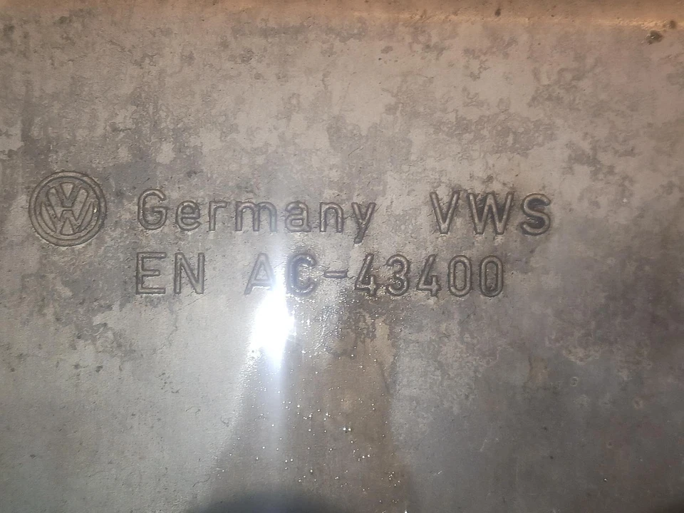 '10-'14 VOLKSWAGEN GOLF cárter de aceite 2,0 L diésel OEM ¡6 meses de garantía! Foto 4 de 4