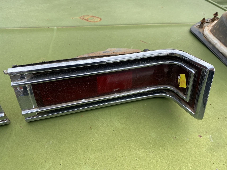 Buick Electra 225 1963 luz trasera lente bisel carcasa par Foto 2 de 4