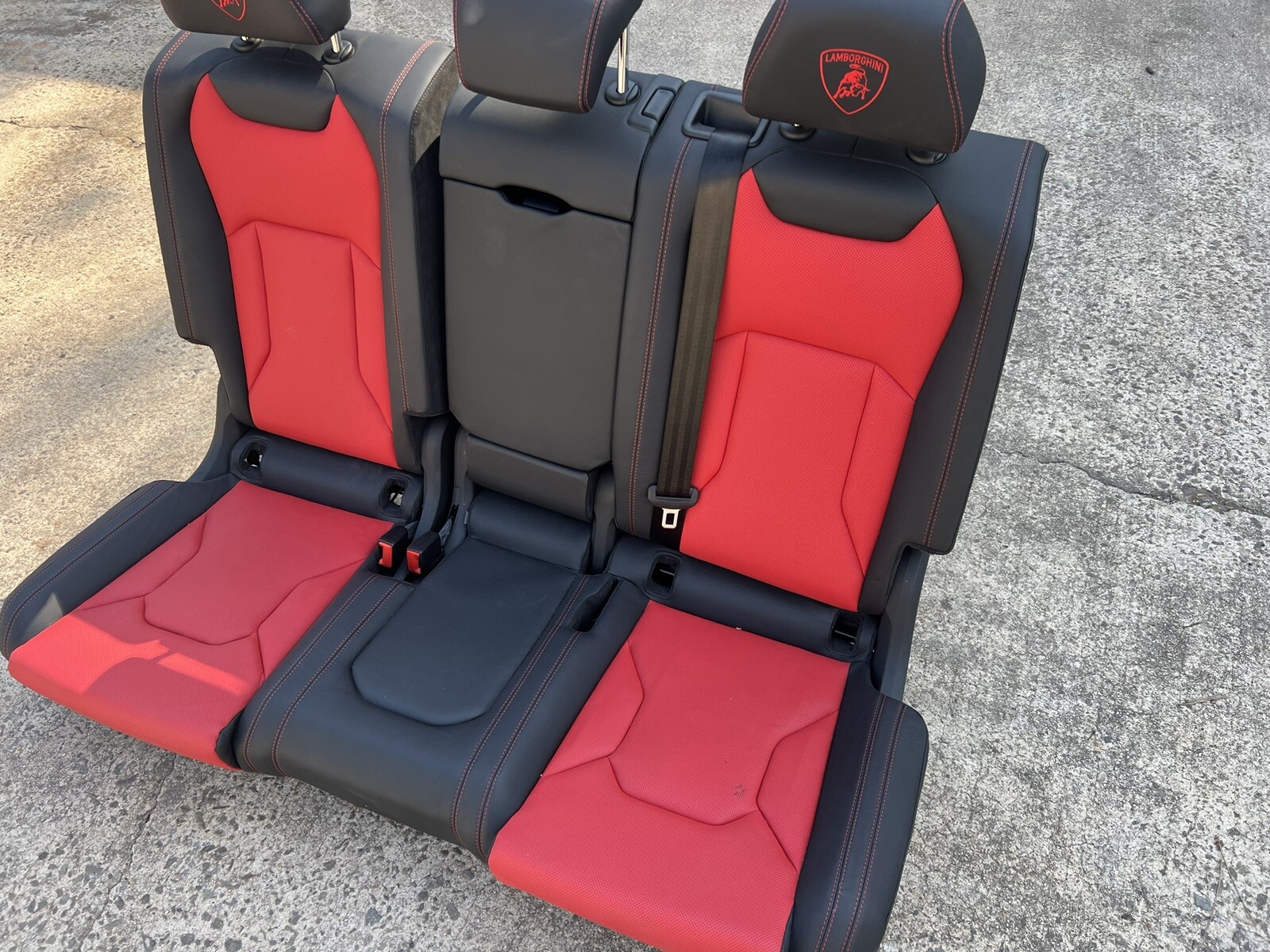 2019 2020 2021 2022 2023 2024 Lamborghini Urus Rear Seat Assembly Black / Red