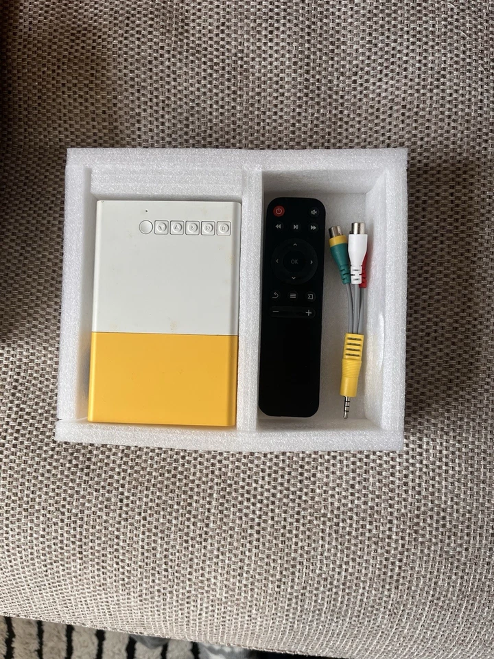 Excelvan YG300 Mini Portable LED Pocket Projector - Image 2 of 3