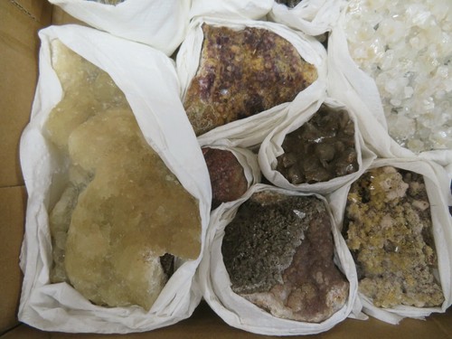 15 Piece Mix Mineral Specimen Flat Quartz Fluorite Hemimorphite Calcite - 第 2/8 張圖片