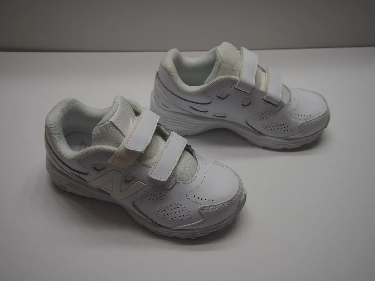 sobras Sede Equipo de juegos New Balance Girls Little Kids White Sneaker With Two Hook And Loops Size 1  EUC | eBay