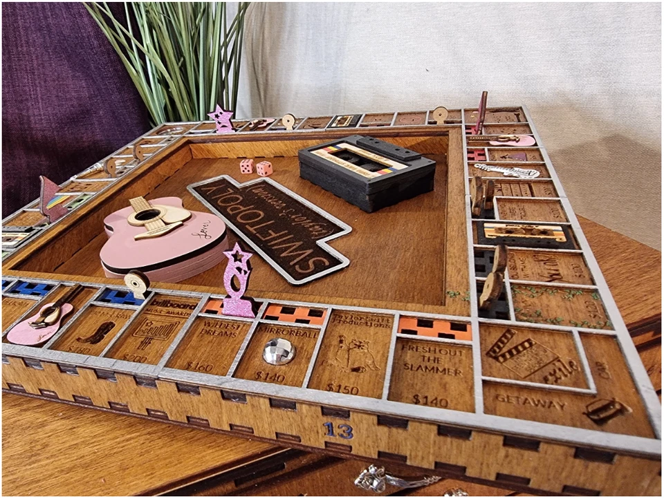 Swiftopoly - TAYLOR SWIFT Monopoly Game with Turntable, Bank & Money Organisers - Image 2 of 4