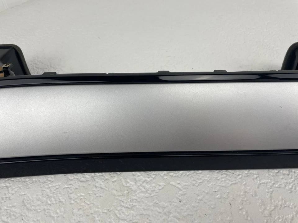 Moldura de tablero Volkswagen Touareg 2011-2017 con ventilaciones de aire OEM 7P1 857 229 Foto 3 de 4