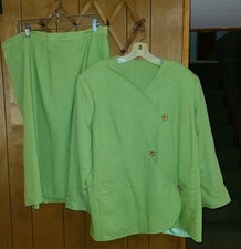 Woman's 2 Piece Vintage Skirt Suit , Green, Size 16