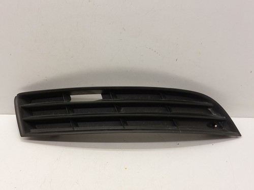 Volkswagen Passat B6 2010 Rechts Vorne Stoßstange Unten Grill