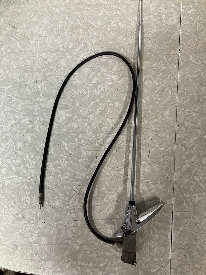 Chevrolet Impala 1961 1962 antena trasera Foto 2 de 4