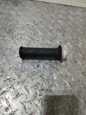 2001 2003 SUZUKI GSXR 600 750 1000 OEM RIGHT SIDE THROTTLE TUBE AND GRIP.