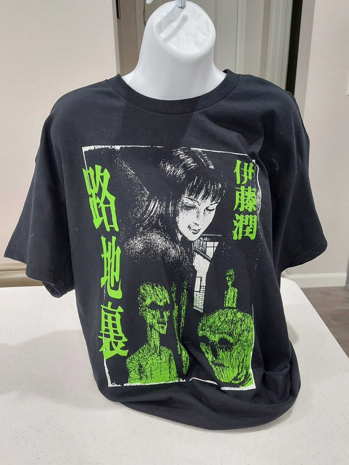 Junji Ito Collection Uzumaki T-Shirt UNISEX Anime Crunchyroll Hot Topic  Size M