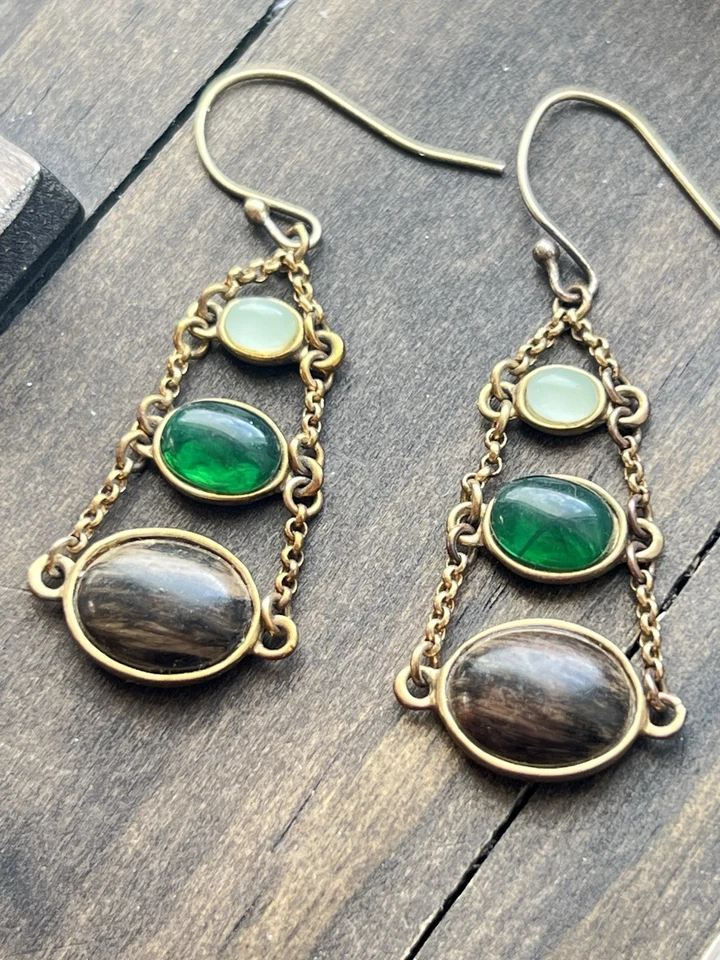 Brincos de gota de pedra Brighton 3 estilo modernista verde e marrom tom dourado - Imagem 3 de 4