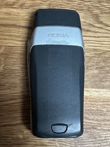 Nokia 6800 - Gray and Blue Flip Phone - Picture 13 of 15