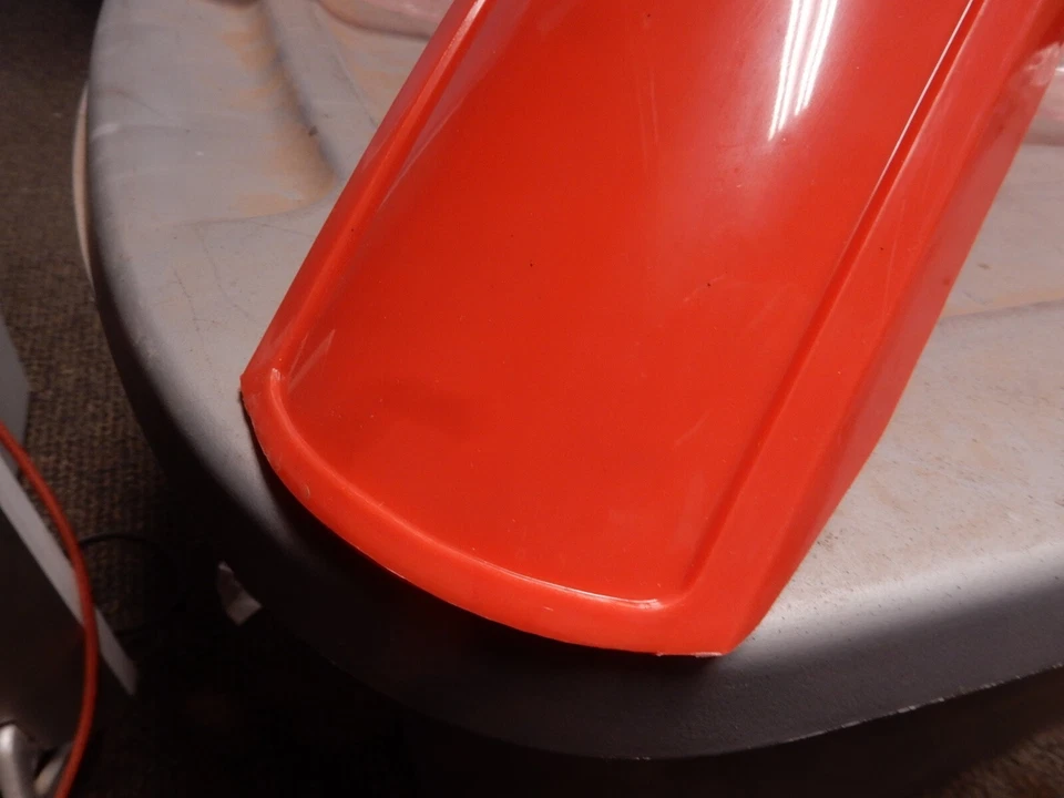 Guardabarros delantero de plástico rojo claro vintage NOS se adapta a: Honda Montesa Yamaha Foto 2 de 4