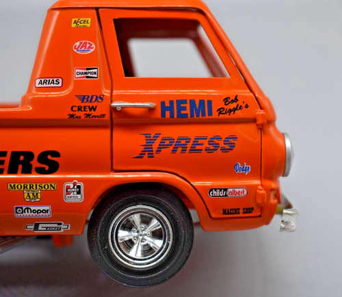 Johnny Lightning Super Magmas Bob Riggle's Hemi Xpress 1:24 - Picture 9 of 11