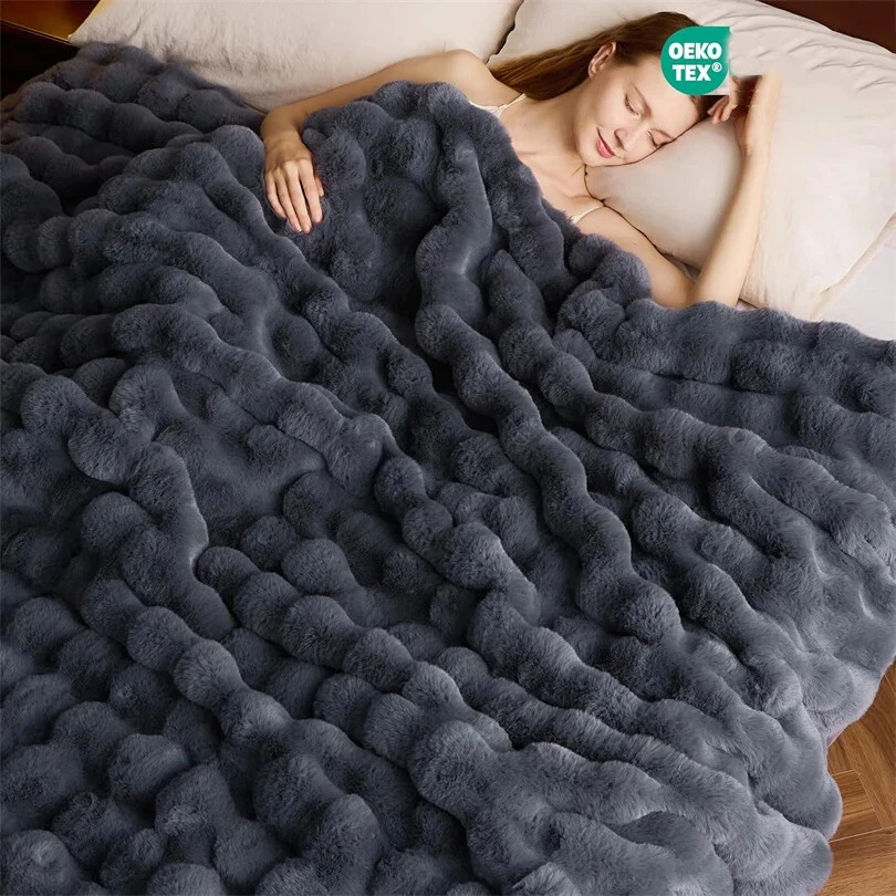 Manta gruesa de invierno cálida imitación piel de conejo burbuja manta de lujo ultra suave Foto 3 de 4