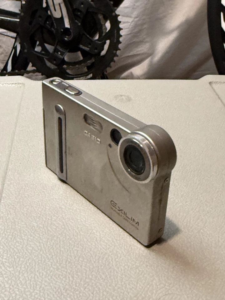 Casio Exilim EX-S2 2MP Silver Digital Camera UNTESTED AS-IS No Battery - Image 3 of 4