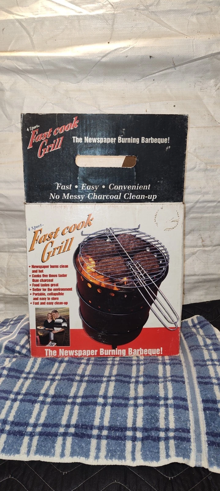 Vntg 4 Sport Fast Cook Portable Collapsible Grill Newspaper Burn New Box Beat Up