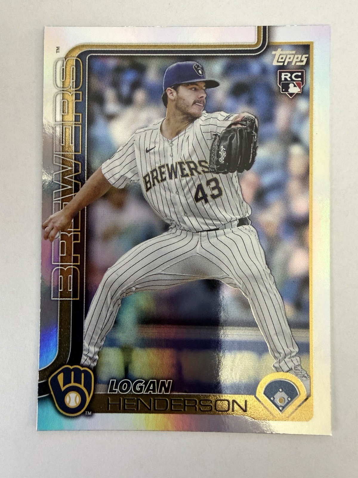 2025 Topps Update Series - Logan Henderson #US137 Rainbow Foil (RC)⚾️