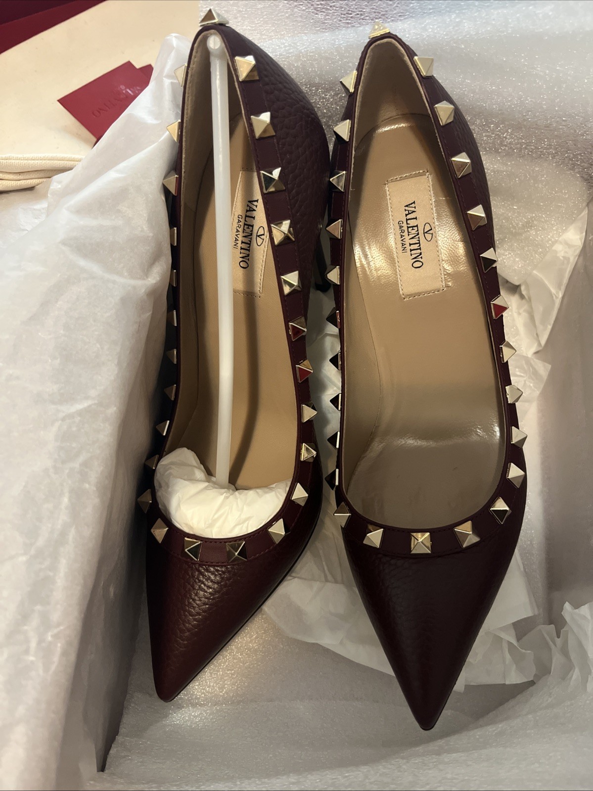 New Valentino Garavani Women's Rockstud Leather Point Toe Pump  Size 37 (EU)