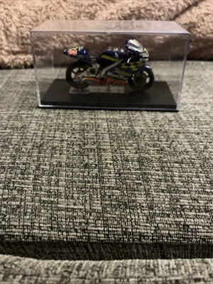 1:24 Scale 2001 Daijiro Kato Honda NSR250 Motorbike - Image 1 of 4