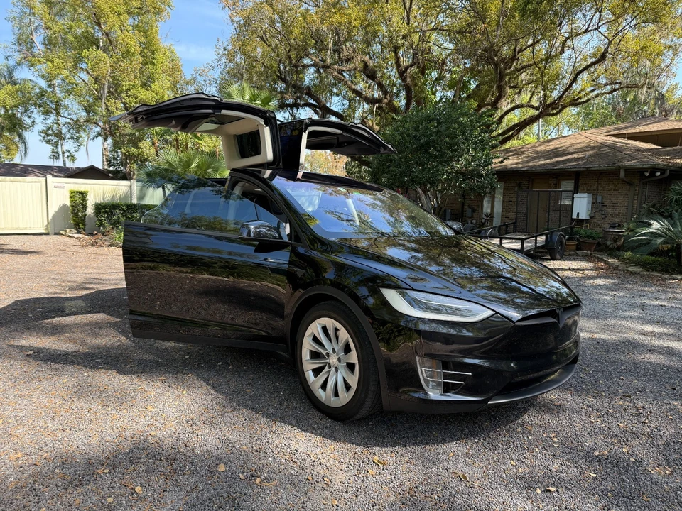 Tesla Model X 75D FSD 2017 Foto 4 de 4