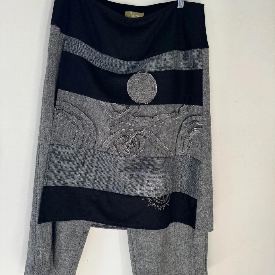 Ver’s Australia scapant size 14. 90’s timeless classic, Wool viscose mix 3/4 leg