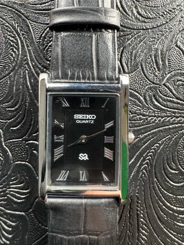 RARE Vintage Seiko Slim Quartz Gentlemen's Wrist Watch
